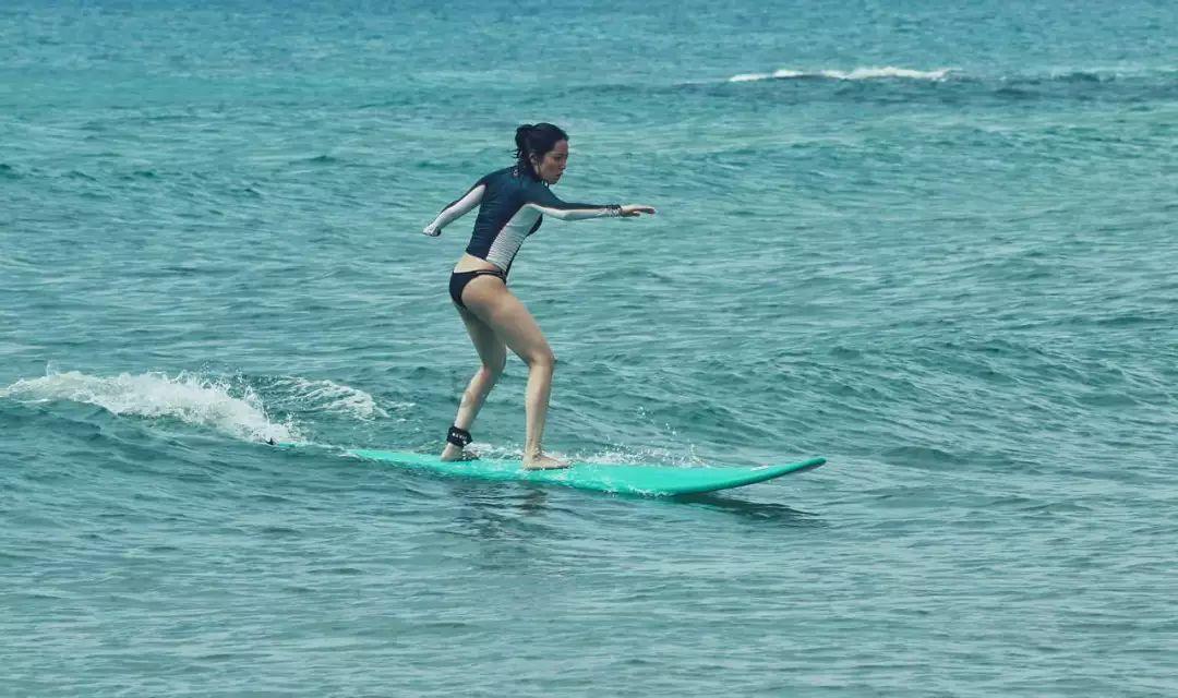 夏季热带海滩逃生