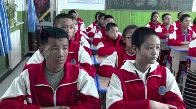 万国数据盘中异动 快速下跌5.03%