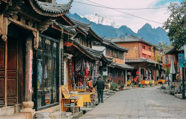 地库停车费一年一涨 业主们喊话：给出一个合理依据！